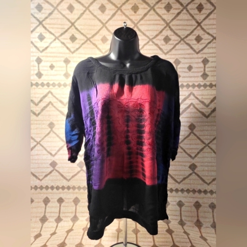 Loose-fitting tshirt. Tie-dye abstract. BRAND Effect. Size M